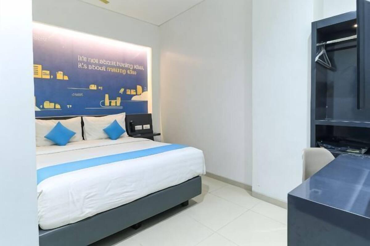 Desk, free WiFi, bed sheets