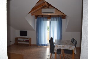 In-room dining - Apartments Grgic (Novigrad)