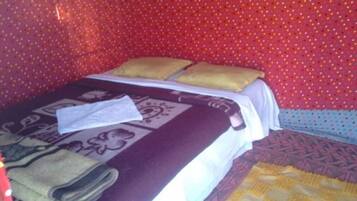 Quadruple Room | Soundproofing, free WiFi, bed sheets