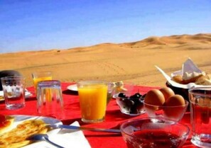 Se sirven desayunos y almuerzos, cocina marroquí