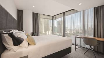 Colchones con pillow-top, minibar y caja de seguridad en la habitación