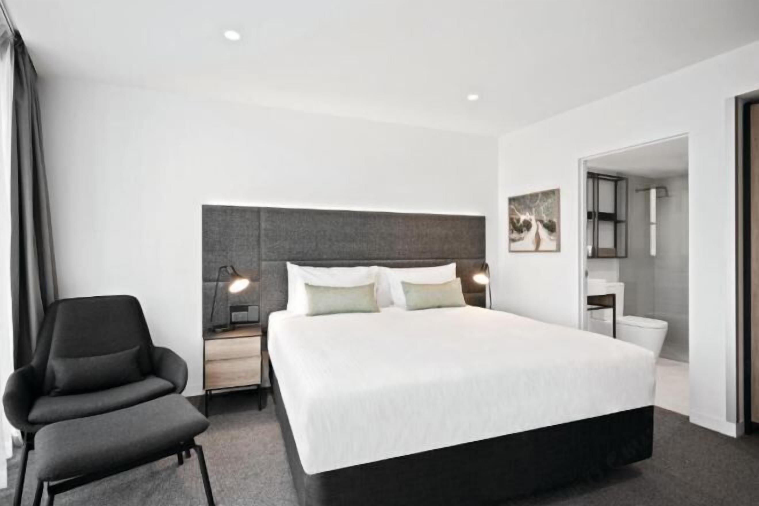 Pillowtop beds, minibar, in-room safe, desk