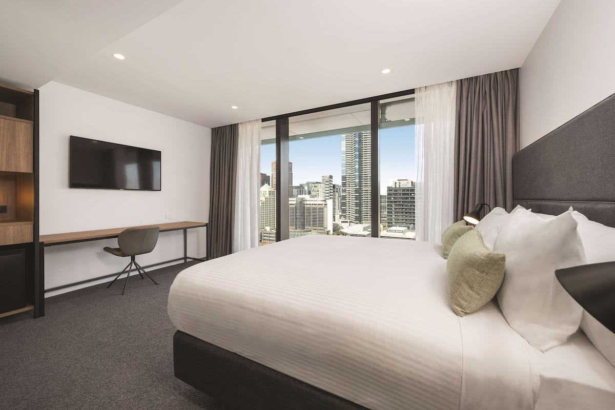1 bedroom, pillow-top beds, minibar, in-room safe