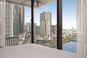 Pillow-top beds, minibar, in-room safe, desk - Vibe Hotel Melbourne (Melbourne)