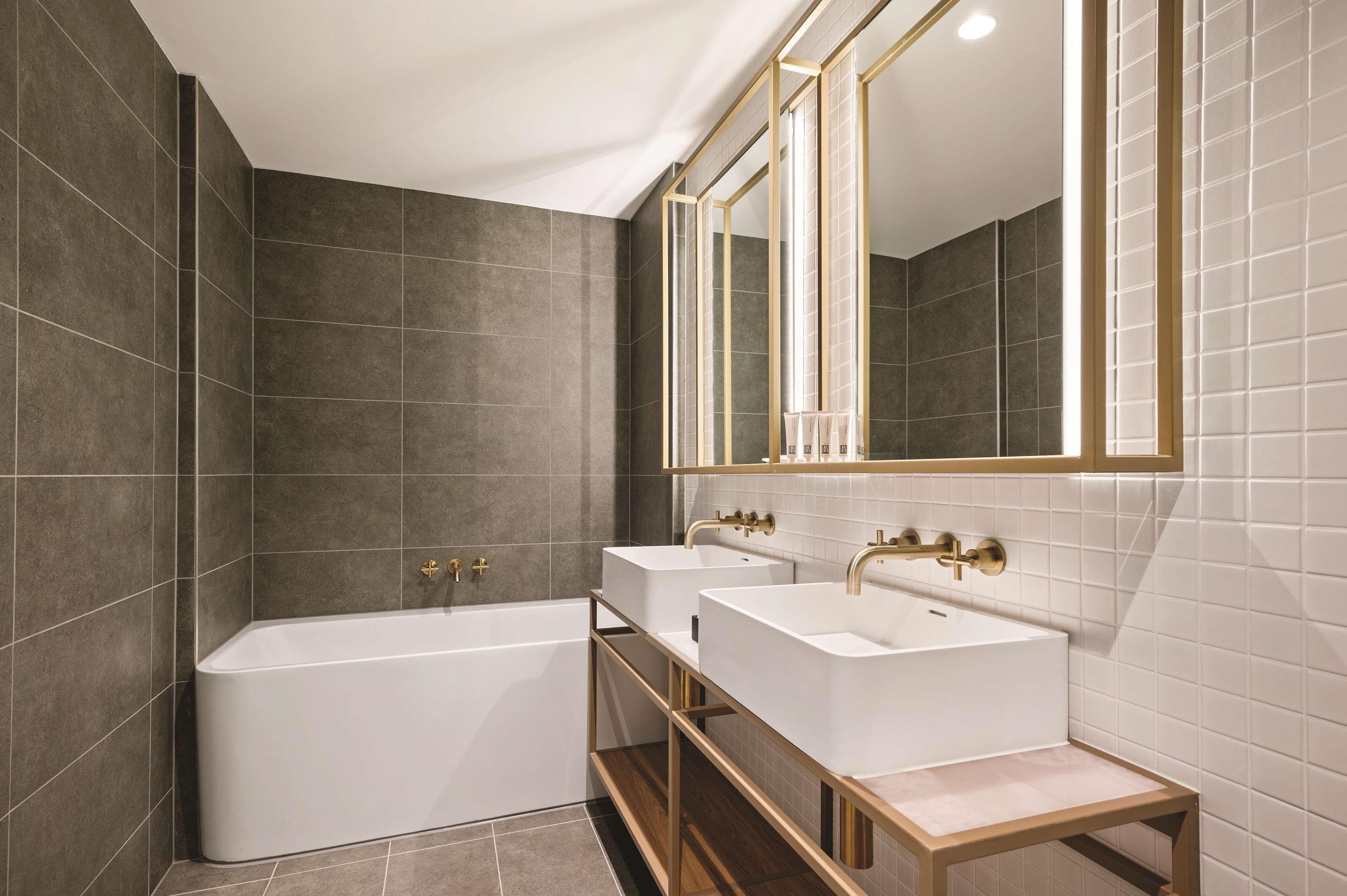 1 bedroom, pillow-top beds, minibar, in-room safe