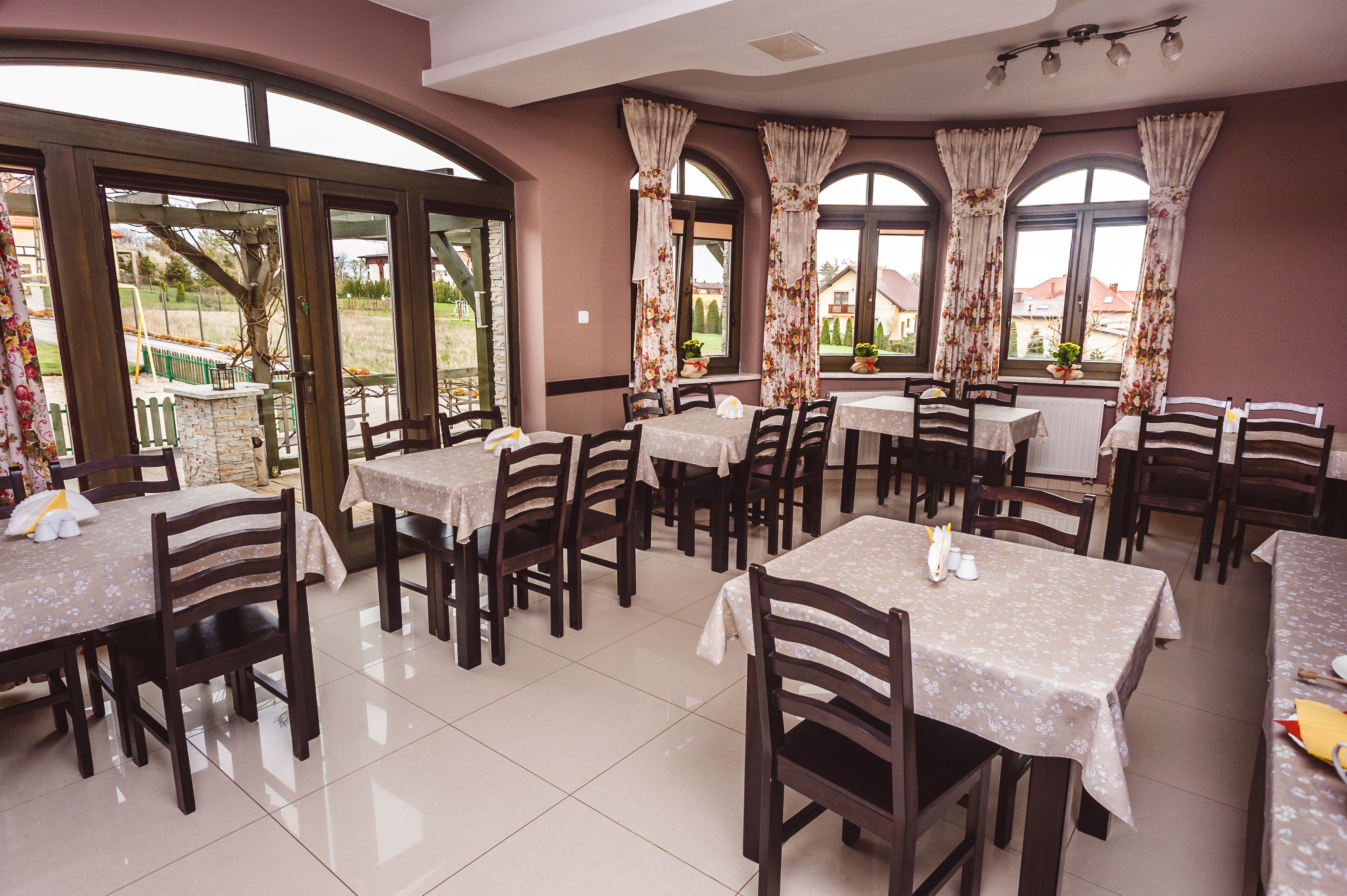 Daily full breakfast (PLN 24 per person)