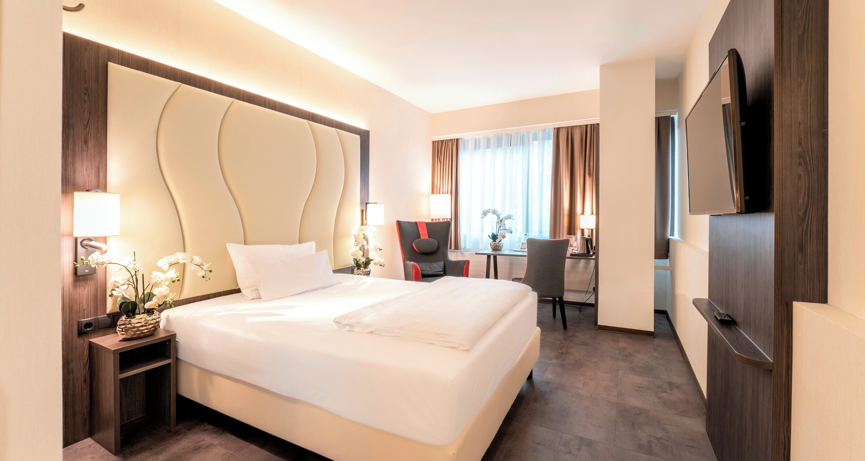 Laptopgeeigneter Arbeitsplatz, schallisolierte Zimmer