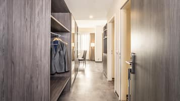 Laptop workspace, soundproofing, free cribs/infant beds, free WiFi