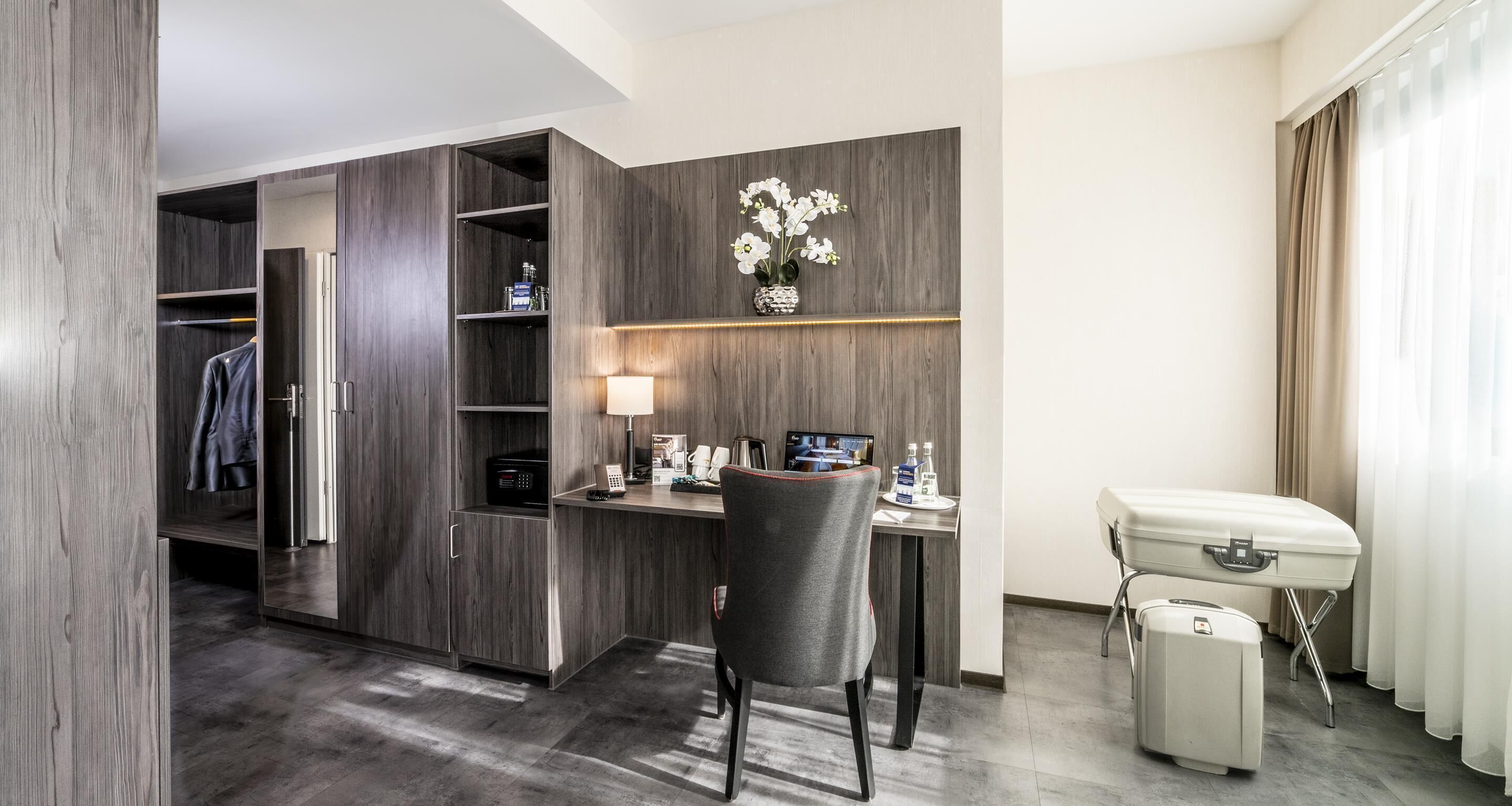 Laptop workspace, soundproofing, free cots/infant beds, free WiFi