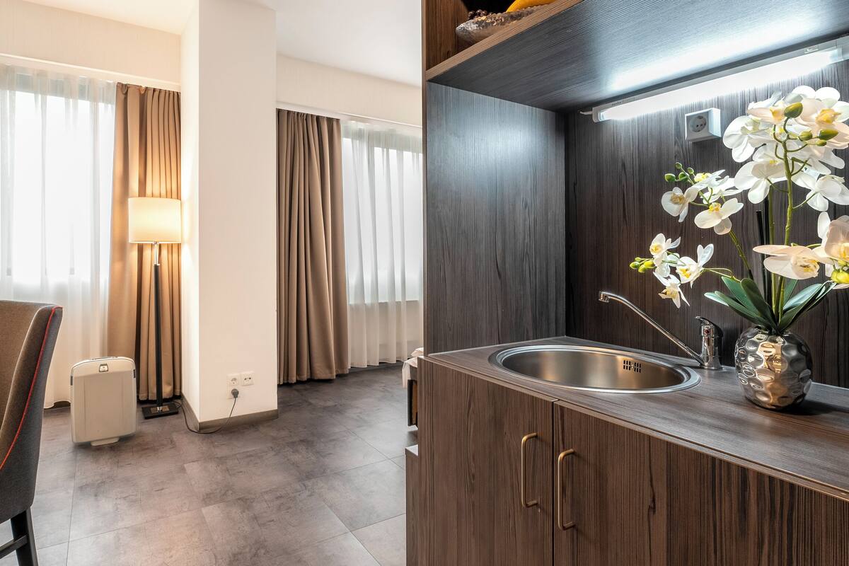 Junior Suite | Safe på rommet, skrivebord og skrivebord for bærbar PC