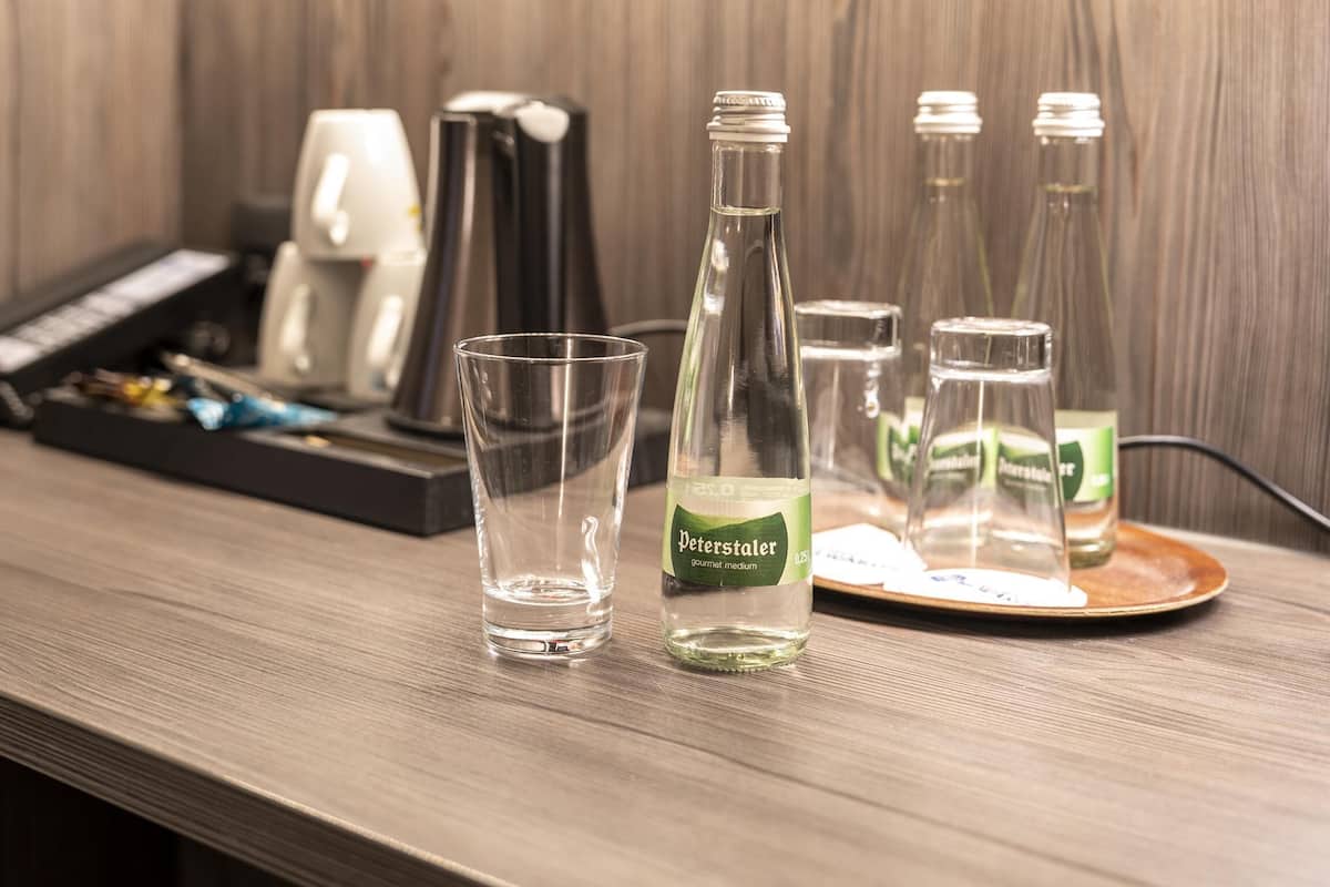 Laptop workspace, soundproofing, free cots/infant beds, free WiFi