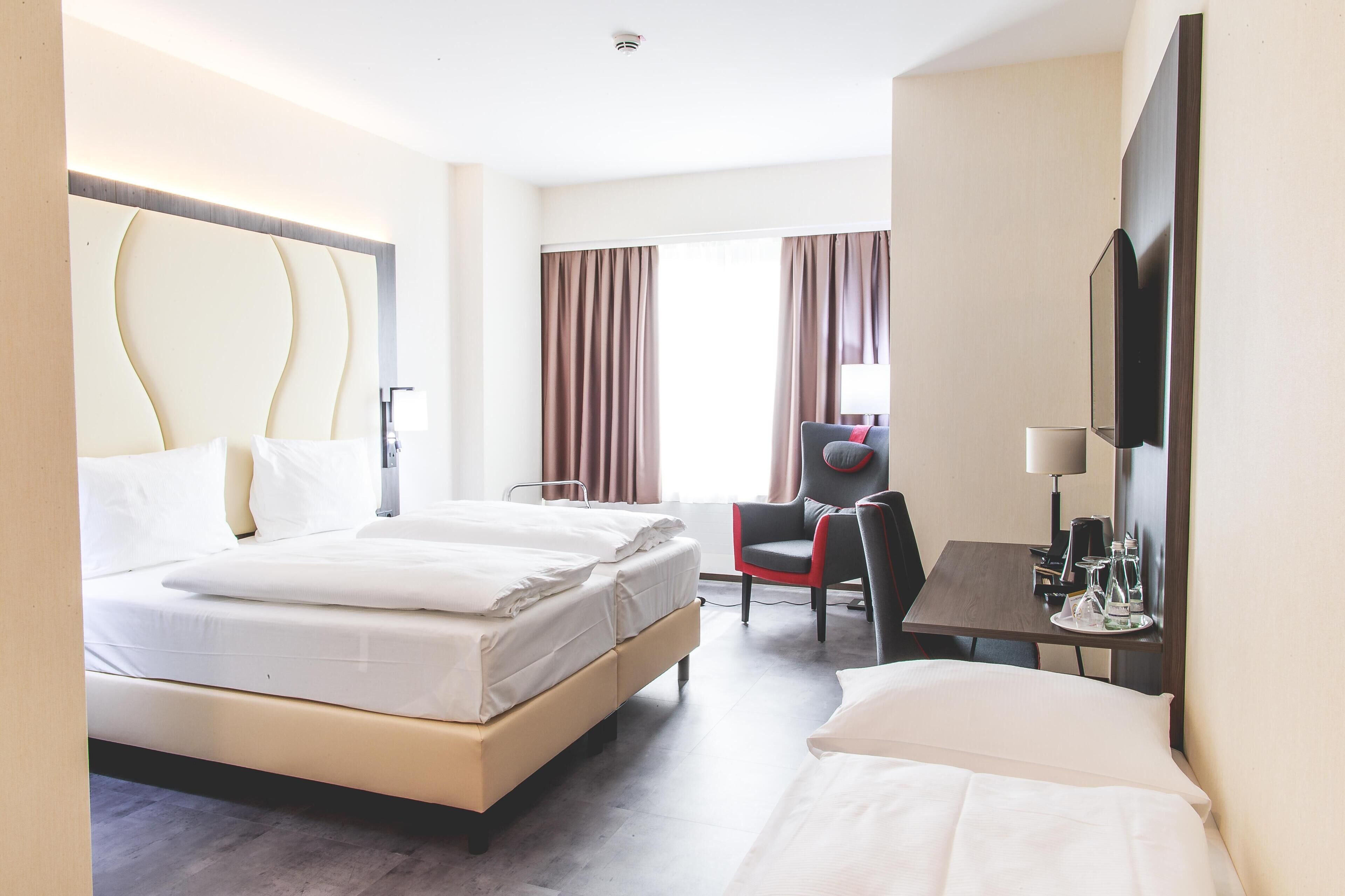 高级房, 多张床 | 笔记本电脑工作区、隔音、免费婴儿床、免费 WiFi