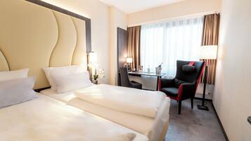 Singola Comfort | Cassaforte in camera, una scrivania, postazione laptop, tende oscuranti