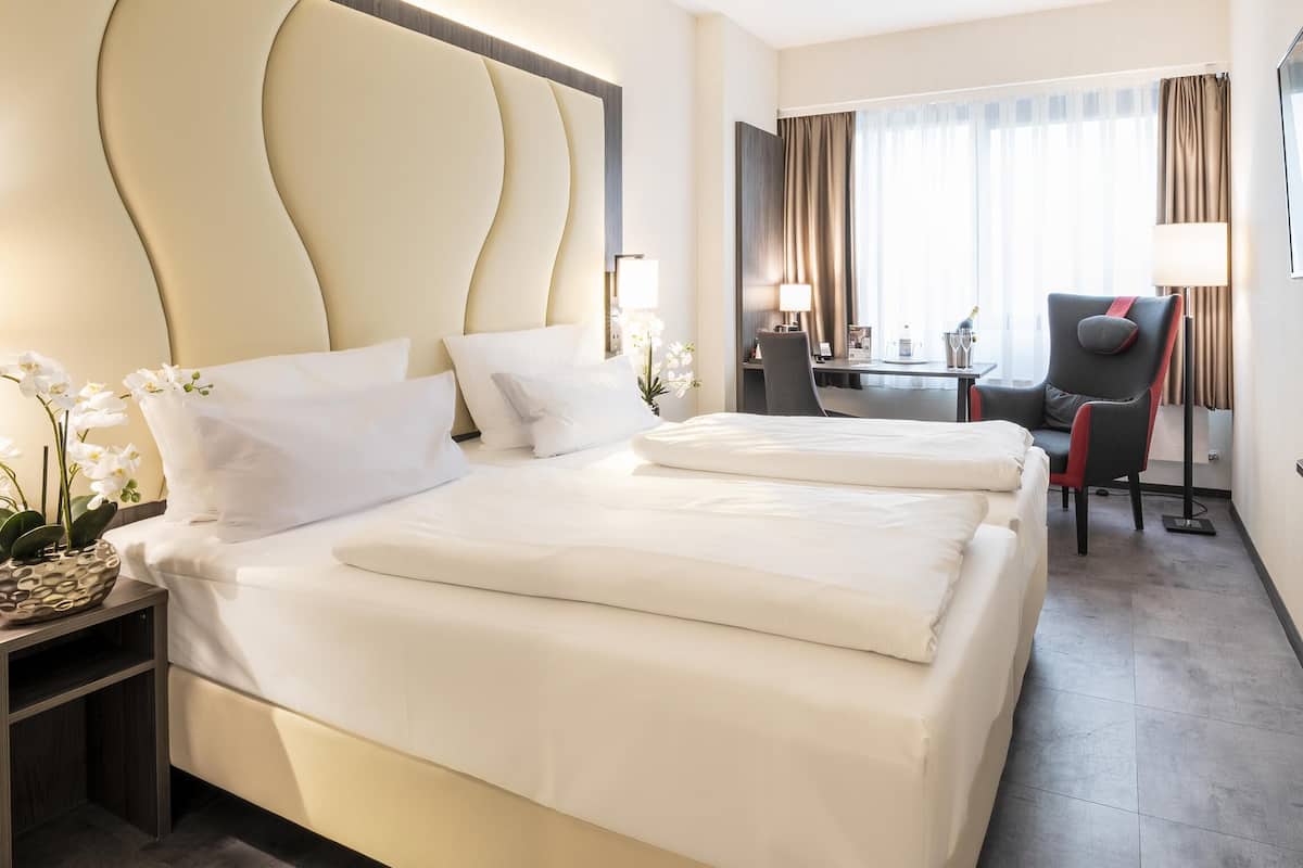 Comfort Room, 1 Double Bed | Laptop workspace, soundproofing, free cots/infant beds, free WiFi