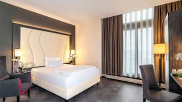 Komfort Superior | In-room safe, desk, laptop workspace, blackout drapes