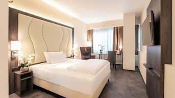 Standard Single Room | In-room safe, desk, laptop workspace, blackout drapes