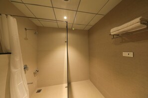 Cofres nos quartos, individualmente decorados, escrivaninha