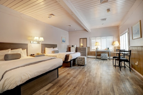 Hamilton Village Inn