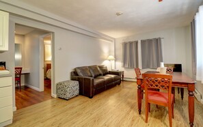 Apartment | Living area | Flat-screen TV - Hamilton Village Inn (North Kingstown)