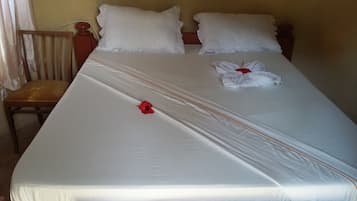 Phòng đôi tiện nghi đơn giản, 1 giường cỡ queen, quang cảnh vườn | Két bảo mật tại phòng, bộ trải giường