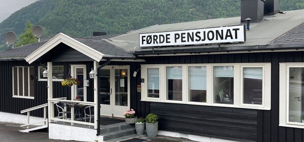 Front of property - Førde Pensjonat (Sunnfjord)
