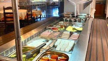 Petit déjeuner buffet compris tous les jours