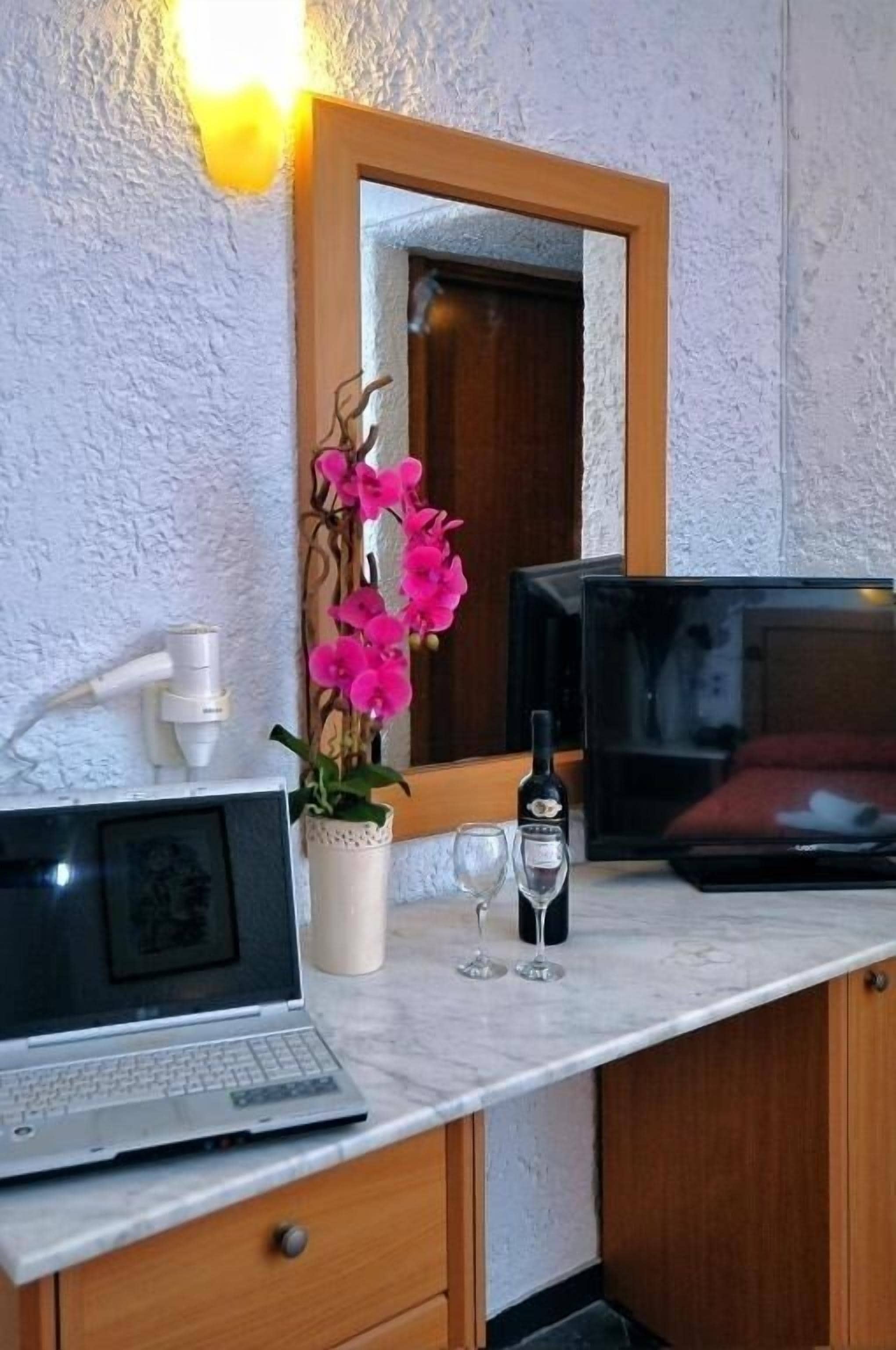 Photo - Karteros Hotel