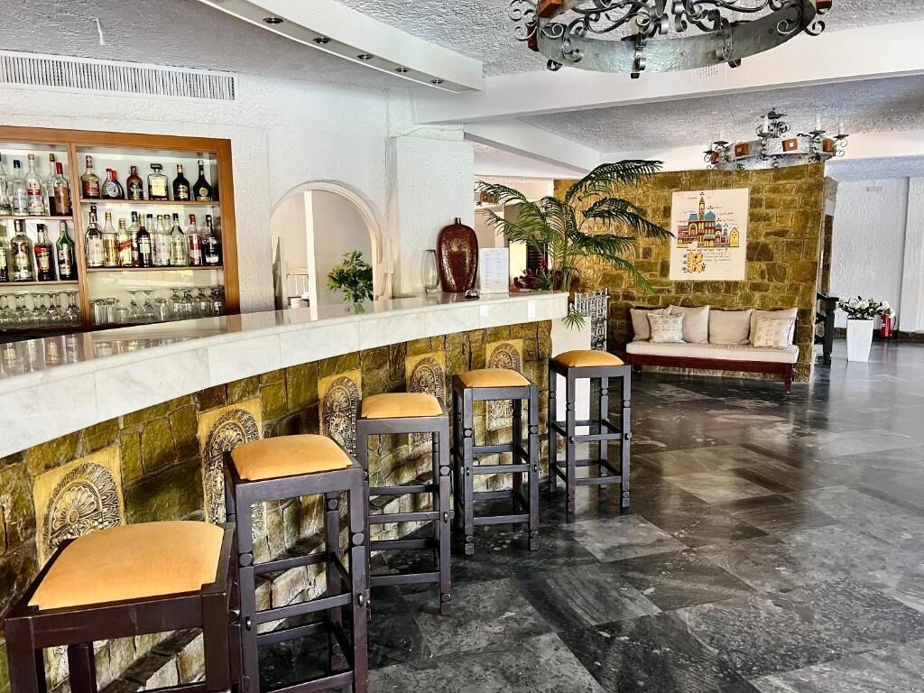 تلفزيون بشاشة مسطحة