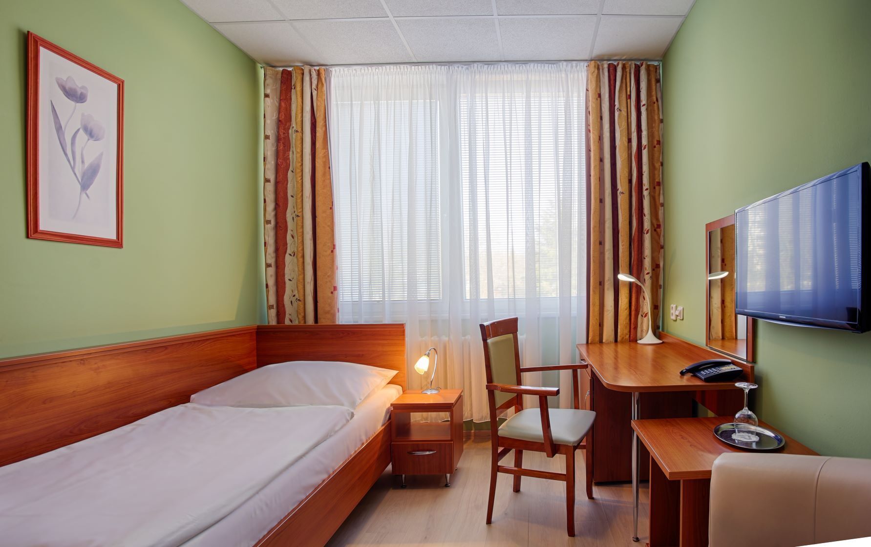 Superior Single Room | In-room safe, desk, iron/ironing board, free WiFi