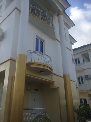 Property entrance - Jericovilla hotel and suites (Lekki)