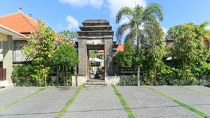 Parking - Taman Damai Bungalow (Nusa Dua)