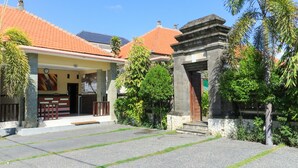 Parking - Taman Damai Bungalow (Nusa Dua)