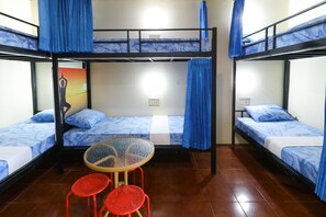 Desk - RW Downtown Hostel Ubud (Ubud)