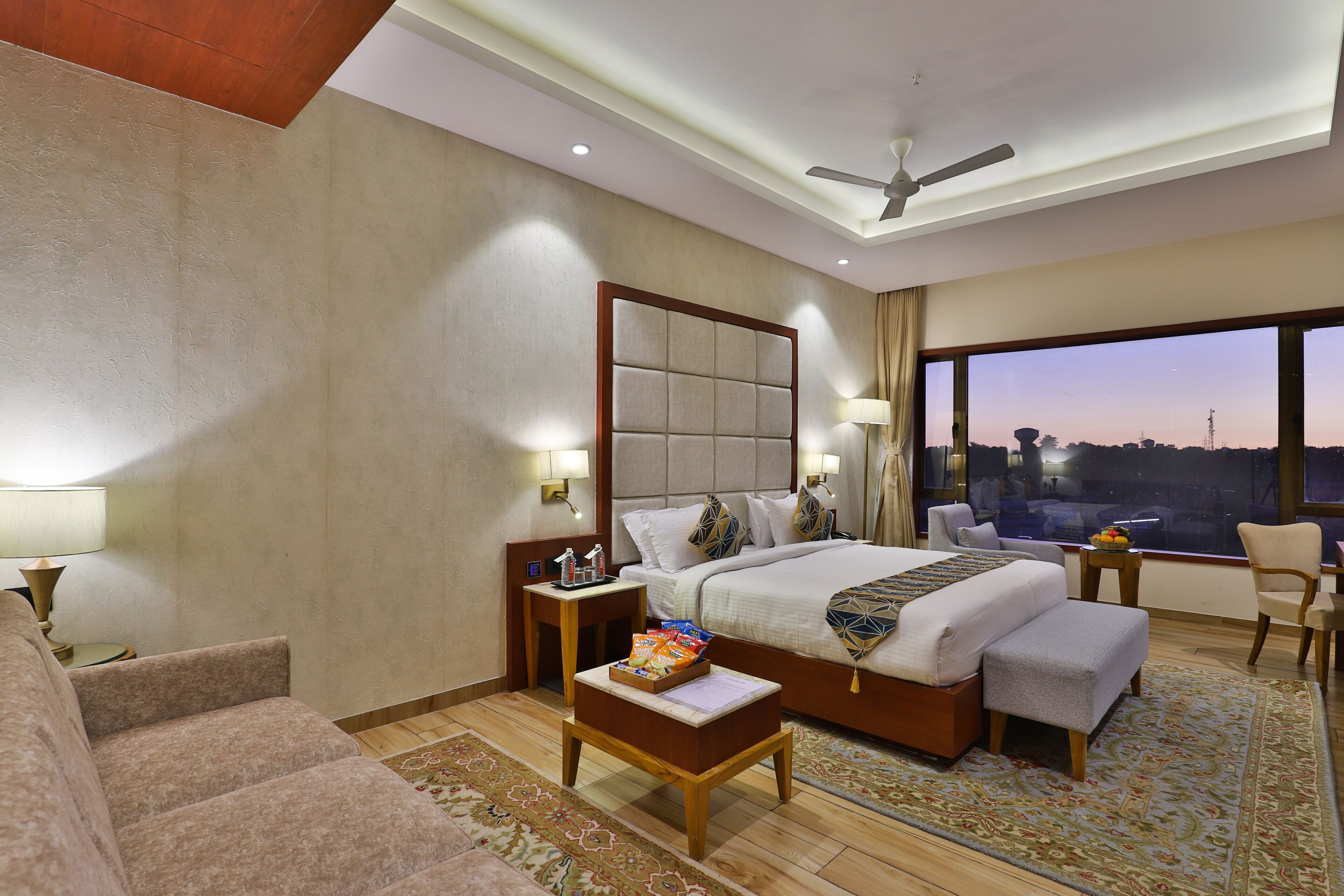 Deluxe Room | Soundproofing, iron/ironing board, free WiFi, bed sheets