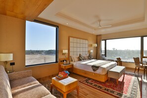 Phòng Deluxe | Phòng cách âm, bàn ủi/dụng cụ ủi quần áo 