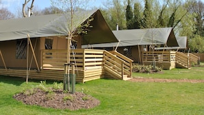 Exterior - Bear Lodge - At Port Lympne Reserve (Hythe)