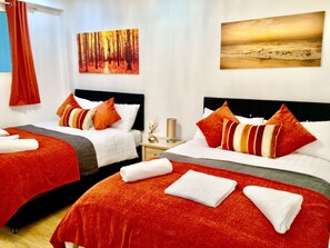 4 Bedroom Apartment | Iron/ironing board, free WiFi, bed sheets - 3 Bedroom 2 Baths Free Parking (Ilford)