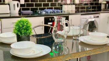 3 Bedroom Deluxe Apartment | Dining