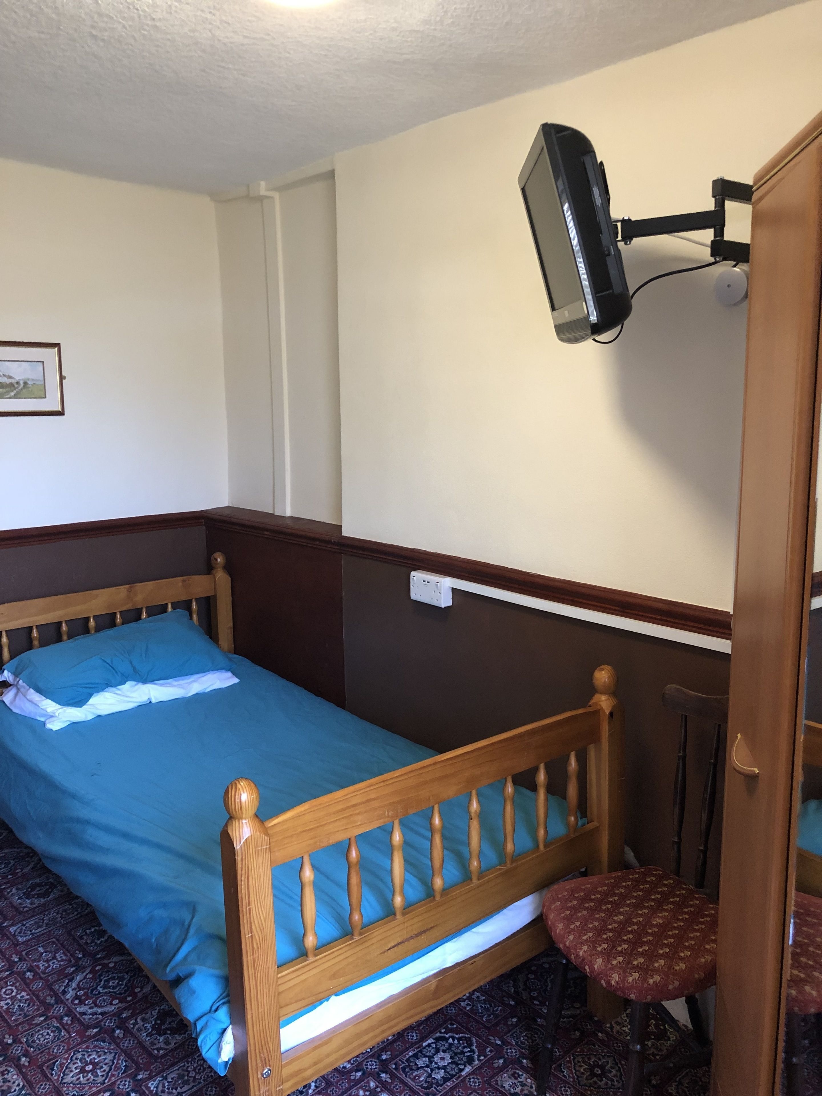 basic single room, 1 single bed | desk, iron/ironing board, free wifi, bed sheets