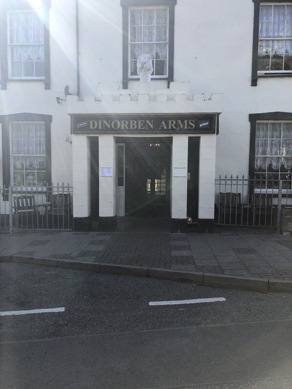 숙박 시설 입구