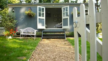 Luxury Cabin | Free WiFi, bed sheets, wheelchair access