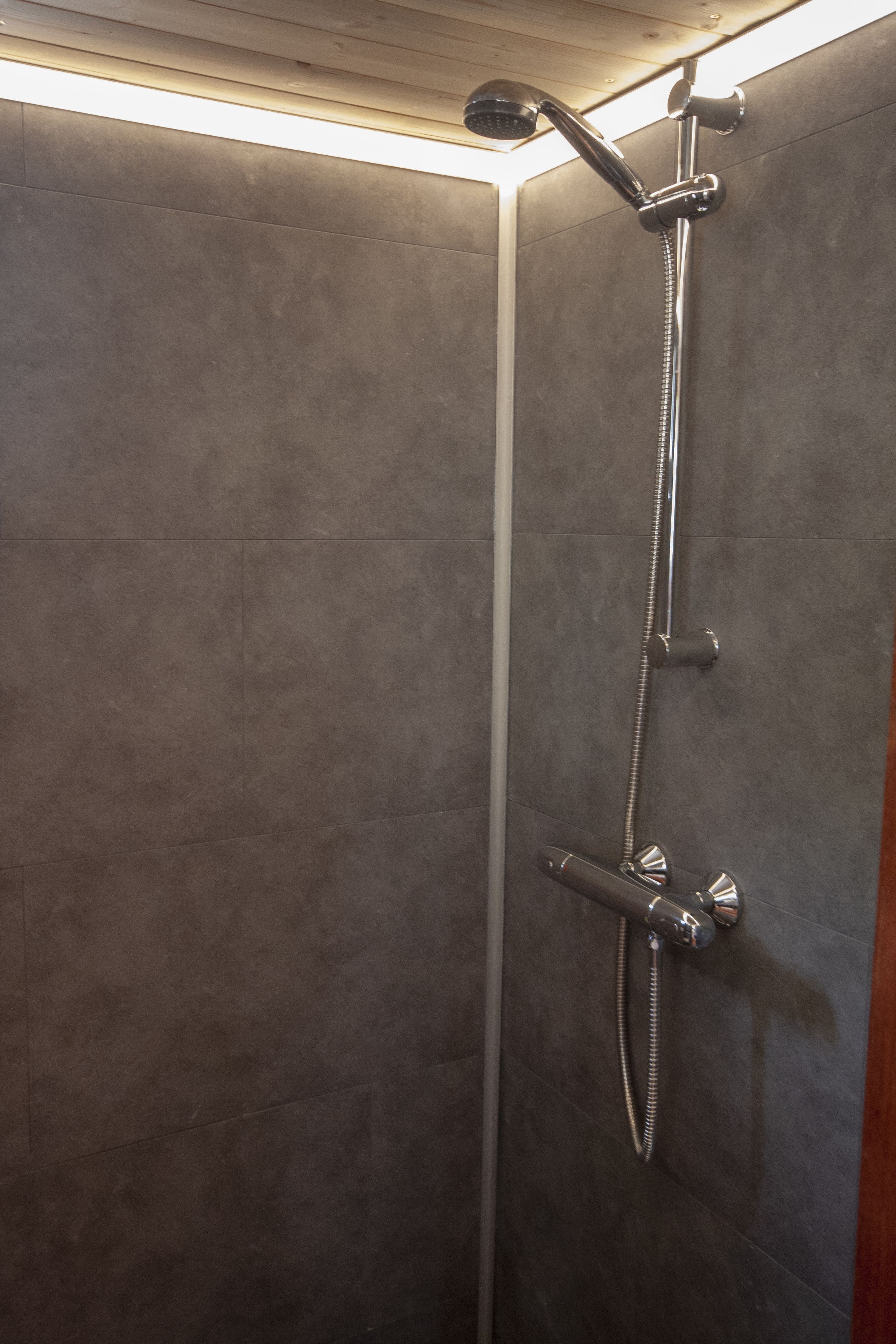 House, 1 Bedroom | Bathroom shower