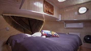 House, 1 Bedroom | 1 bedroom, free WiFi, bed sheets