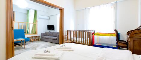 2 bedrooms, iron/ironing board, travel cot, free WiFi