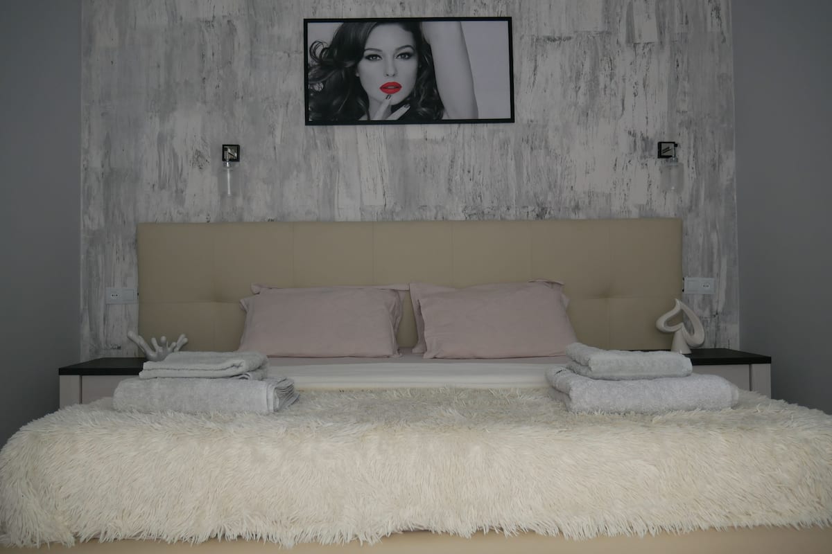 Deluxe Apartment | 2 bedrooms, rollaway beds, free WiFi