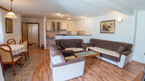 In-room dining - Next to the Old Bridge Apartments (Mostar)