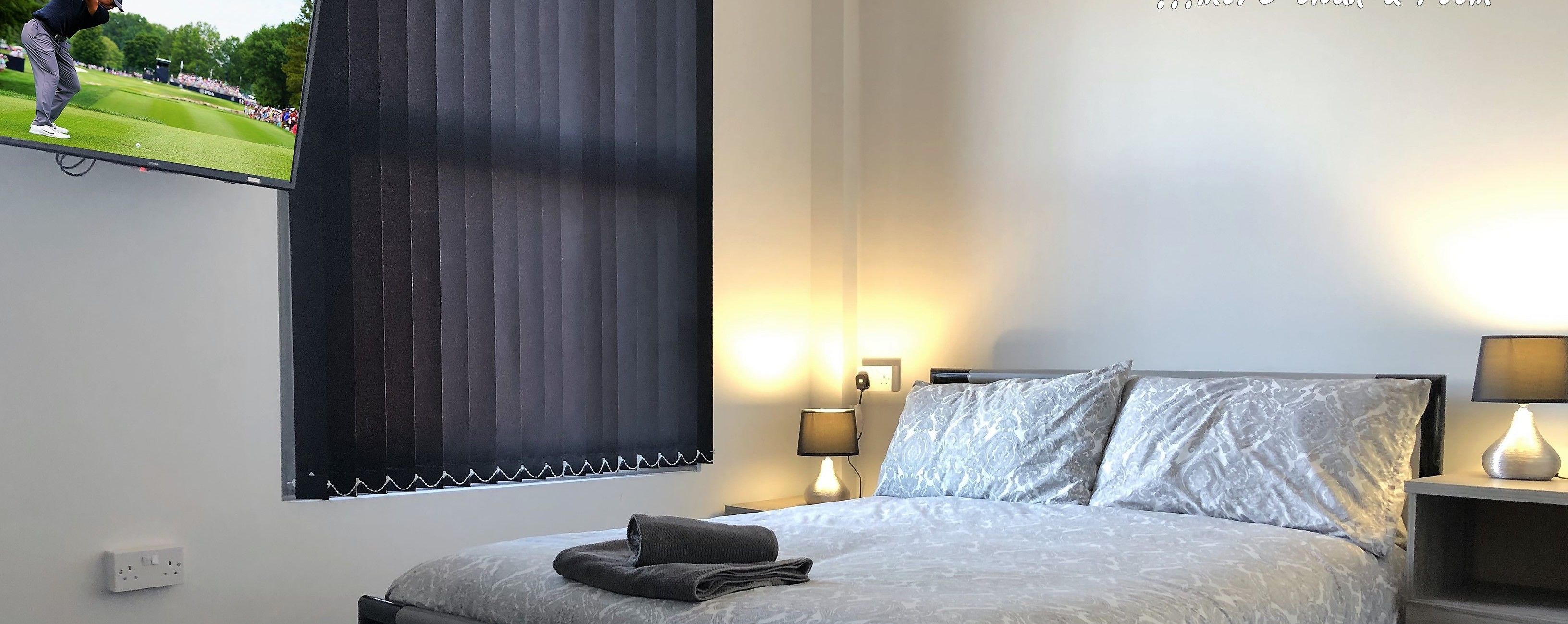 Superior Studio (03) | Desk, laptop workspace, iron/ironing board, free WiFi