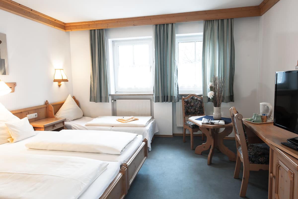 Iron/ironing board, free WiFi, bed sheets