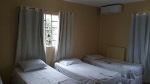 Minibar, una scrivania, Wi-Fi gratuito, lenzuola