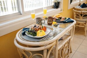 Desayuno a la carta gratuito y diario